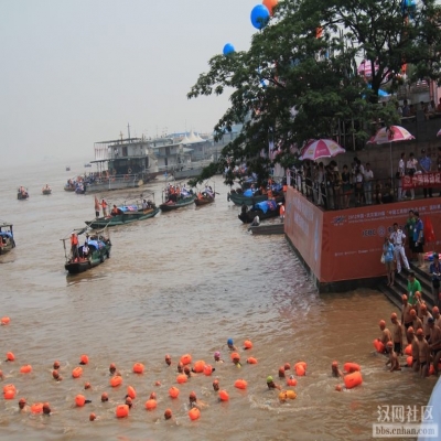 中国武汉第39届横渡长江活动——浪姿游泳装备赞助