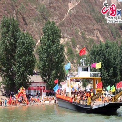 20130520中国三门峡横渡母亲河(当天新闻联播报道该活动)