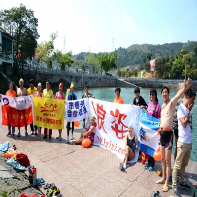 中国冬泳文化南下交流团莅临浪姿公司考察访问