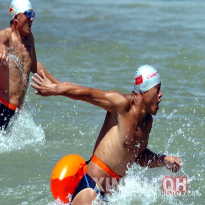 2010.07.16 武汉第37届国际横渡长江--指定游泳安全浮漂
